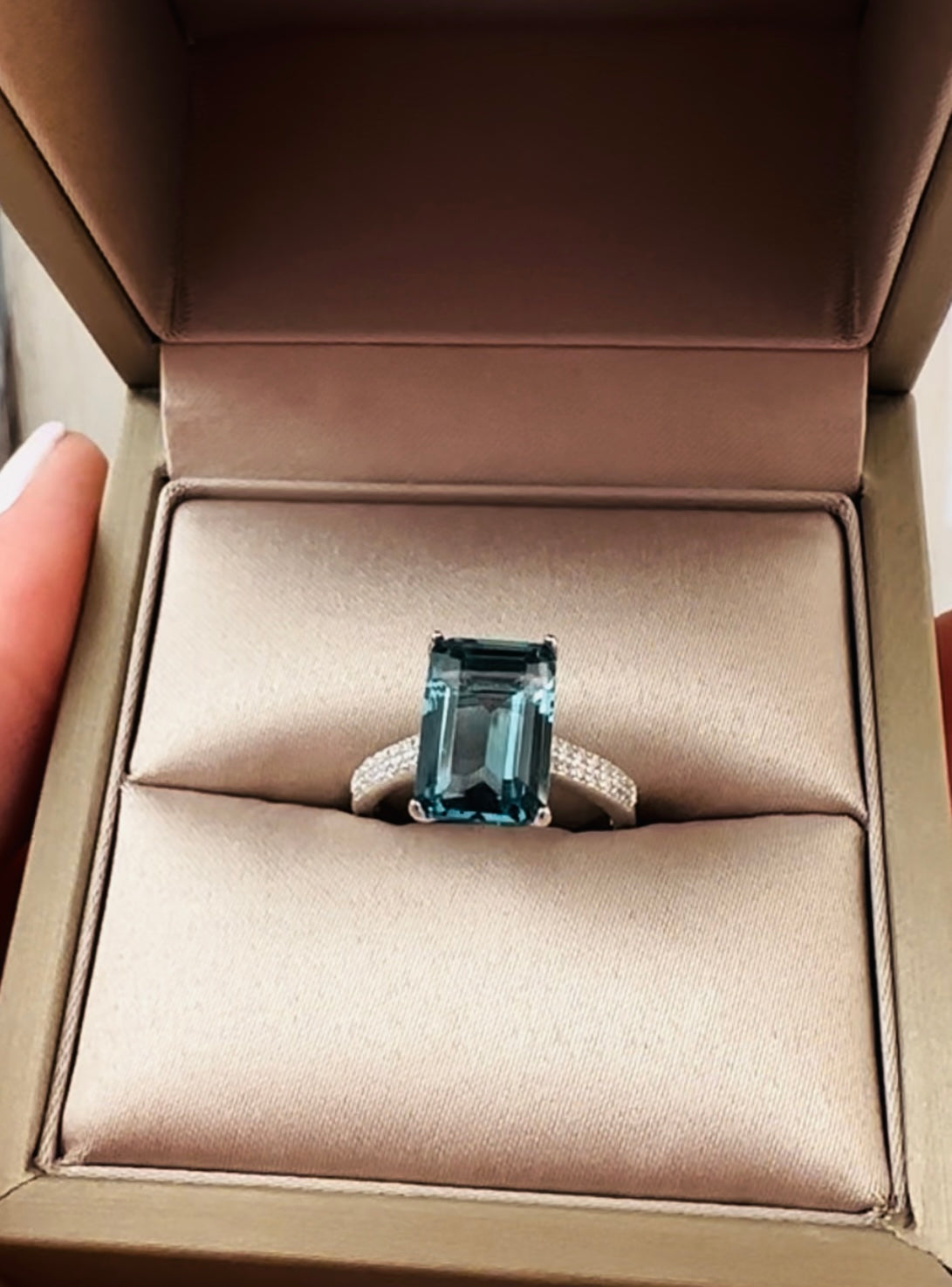 Anillo Aquamarina