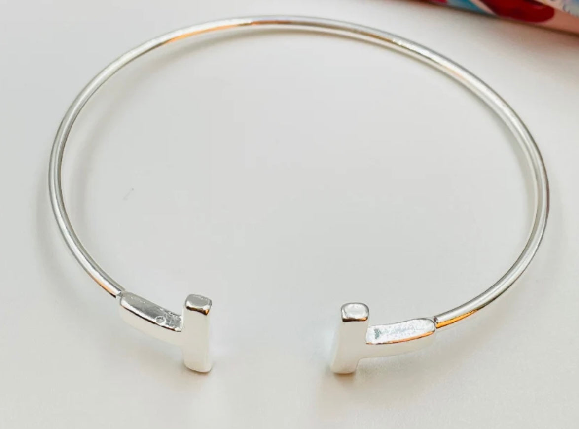 Pulsera T