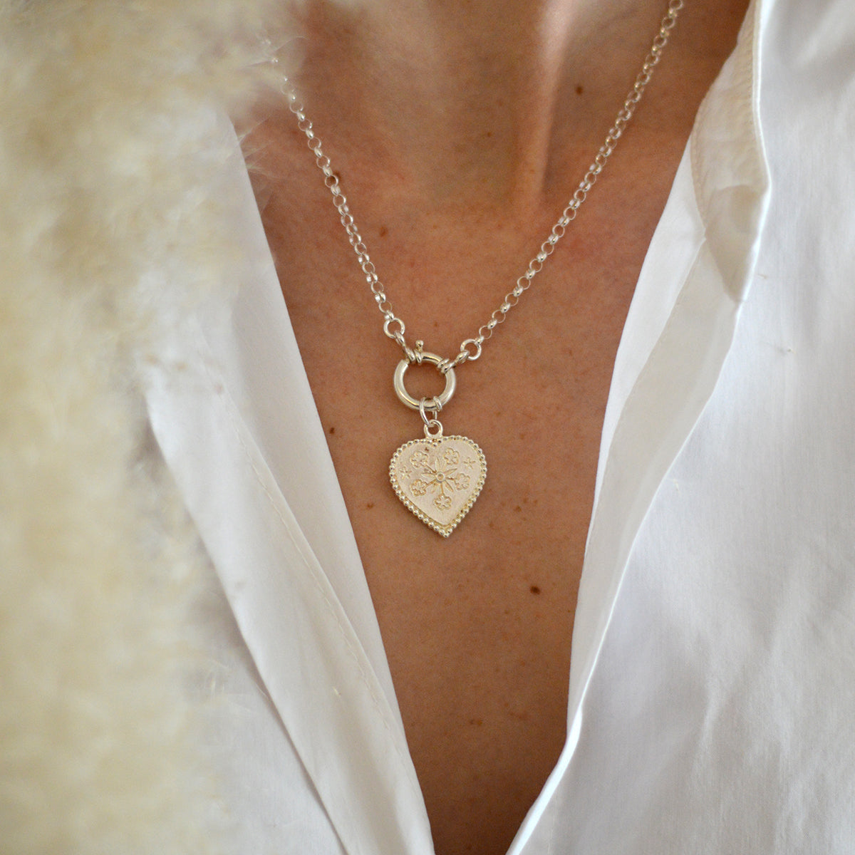 COLLAR CORAZÓN DE PLATA