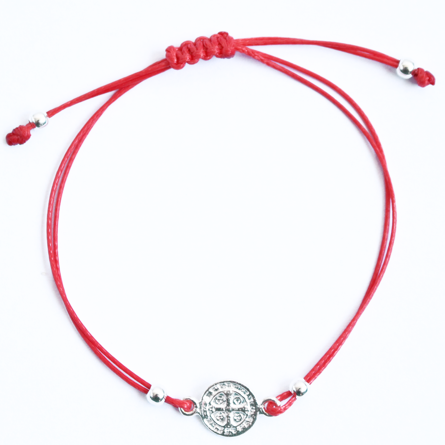 PULSERA EN HILO ROJO CON SAN BENITO