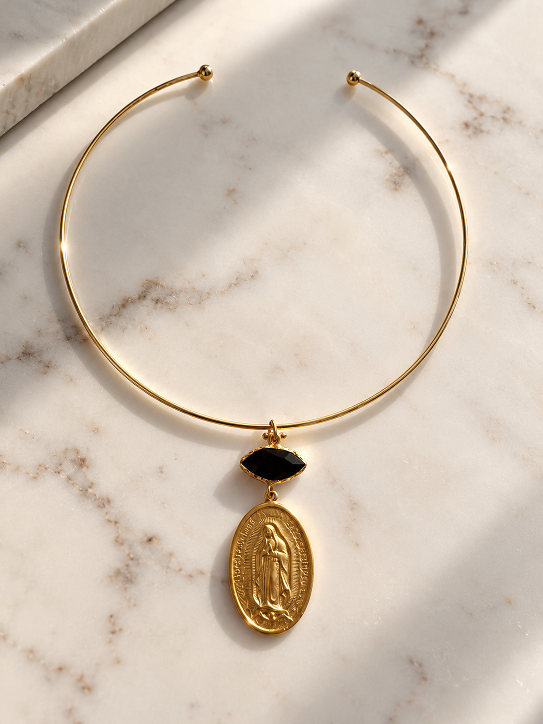 Collar Virgen Milagrosa con Ónix