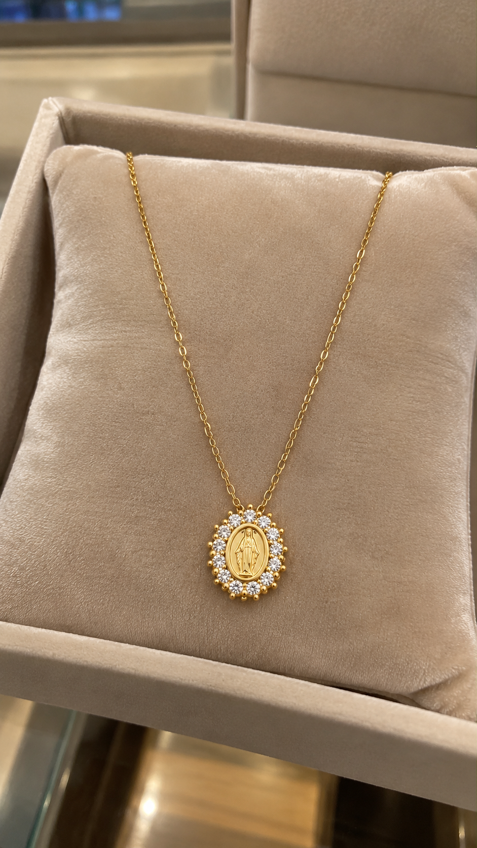 Collar medalla Virgen Rayos Crystales